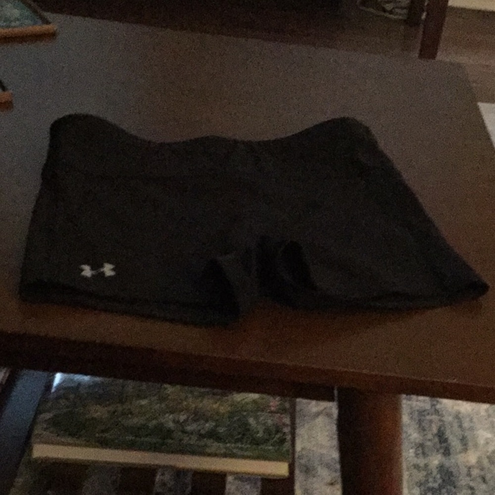 Under Armour back short shorts Sz s